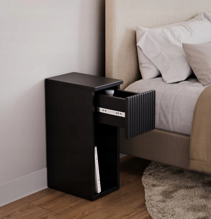 Czarna szafka nocna ryflowana AD-Home z funkcjonalną szufladą.